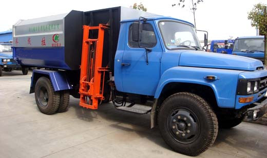 供應東風140掛桶垃圾車10立方