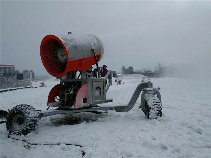 供應(yīng)用于造雪的大型造雪機(jī)廠家/滑雪場(chǎng)國(guó)產(chǎn)造雪機(jī)