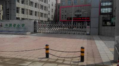 供應(yīng)鄭州經(jīng)開區(qū)伸縮門安裝維修，伸縮門廠家邀您來上班了，百順伸縮門值得信賴