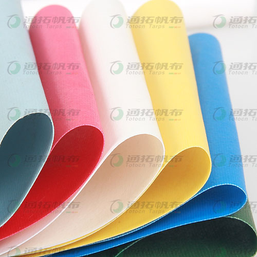 供應(yīng)用于防水防雨的我廠批發(fā)紅色蓋貨帆布 紅色遮陽篷布 PVC涂塑布