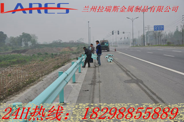 平?jīng)龈咚俟纷o欄板廠家  報價
