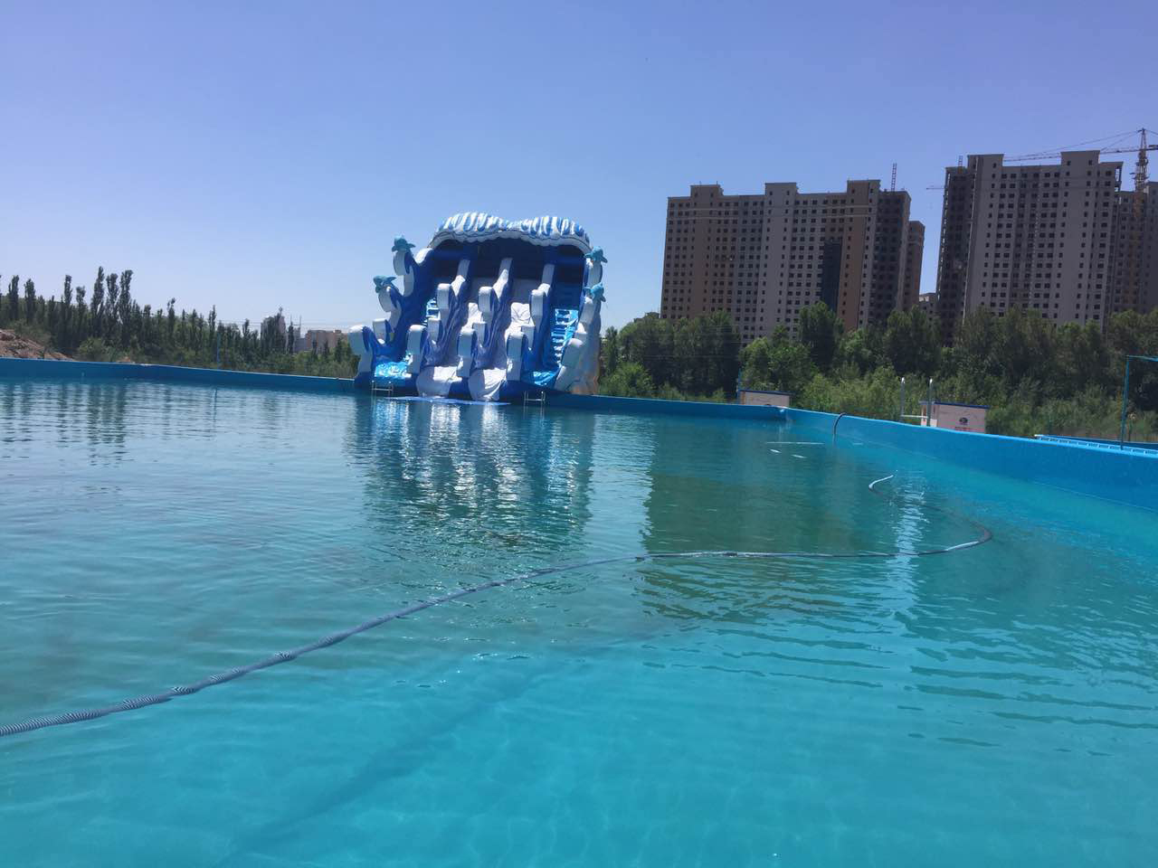 供應(yīng)大型充氣玩具 租賃出售支架水池水上樂園高龍滑梯 租賃出售支架水池水上樂園水上沖關(guān)