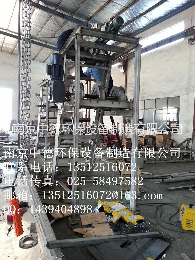 供應(yīng)GSGS鋼絲繩牽引格柵除污機，全不銹鋼材質(zhì)，廣泛用于給排水工程，泵站攔截水中的漂浮物或進行雜物的分離