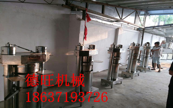 供應(yīng)徐州320型液壓芝麻榨油機(jī)