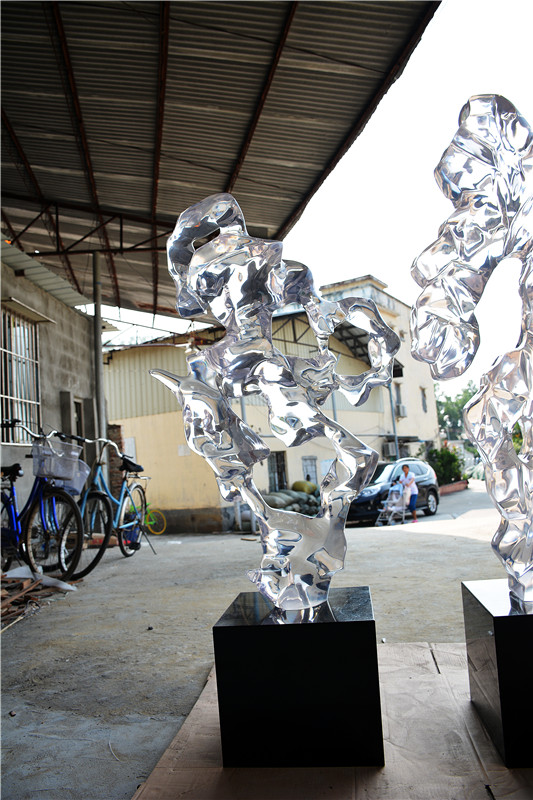 透明樹(shù)脂雕塑藝術(shù)