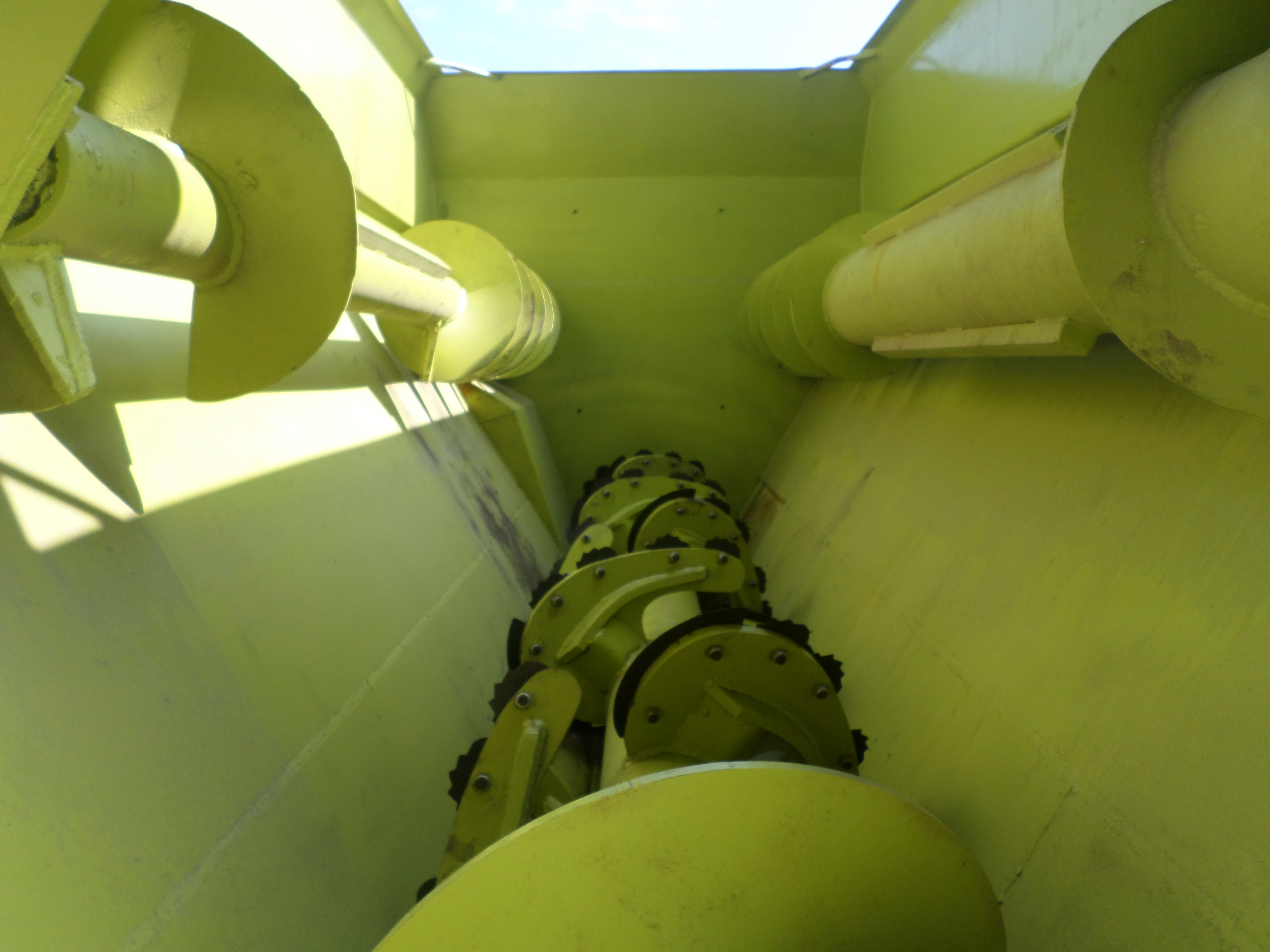 石家莊飼料攪拌機  立式飼料攪拌機 容積12立方攪拌機