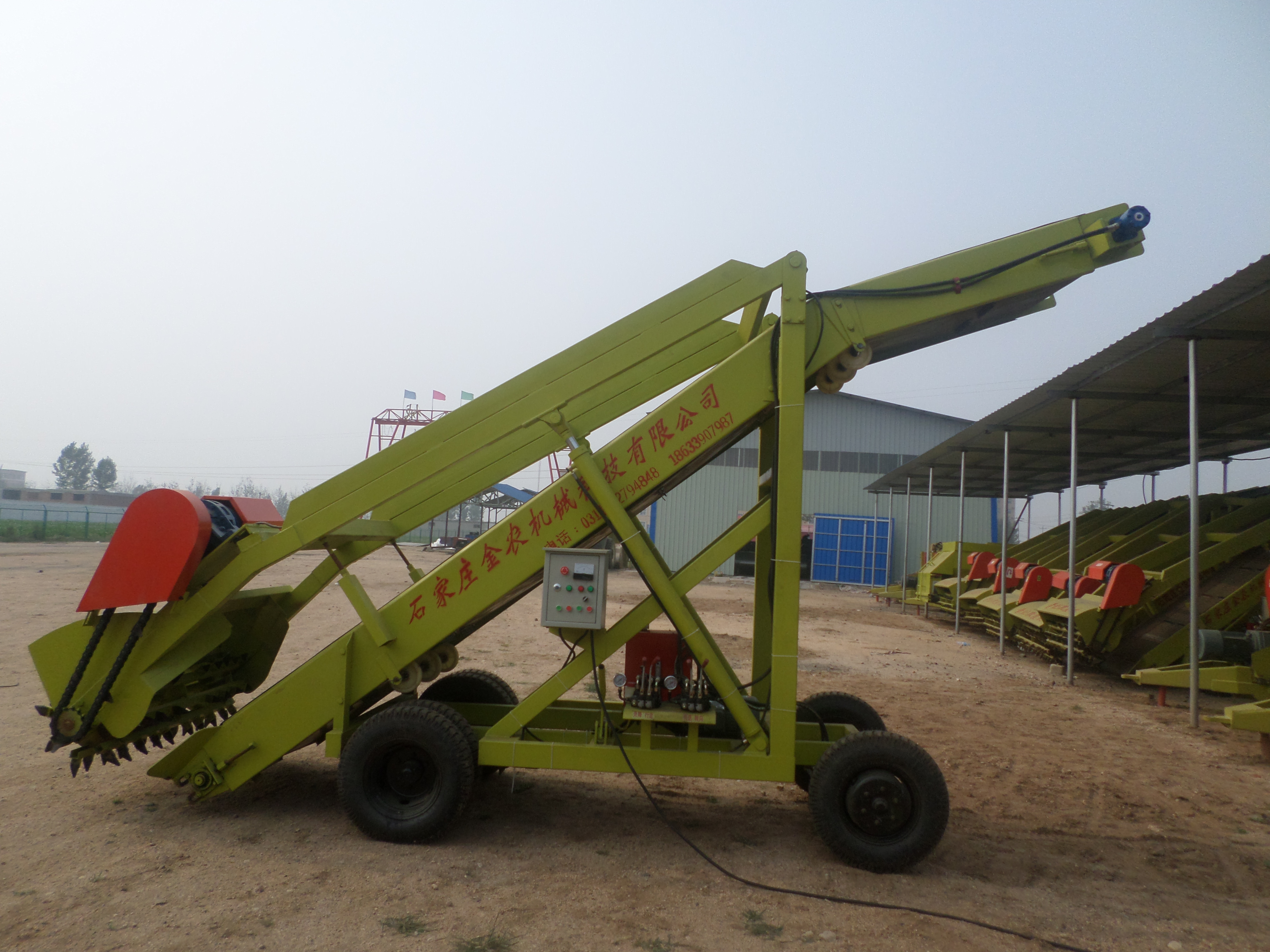取草機(jī) 取草機(jī)廠家 取料機(jī) 抬高6米取草機(jī) 金農(nóng)機(jī)械 取料機(jī)廠家 河北取料機(jī) 金農(nóng)取料機(jī)廠家 青貯飼料取裝機(jī) 青貯取草