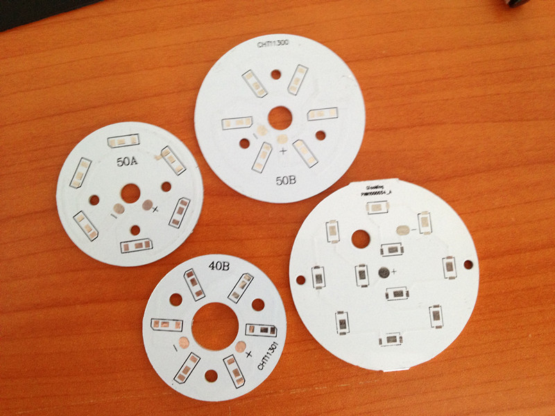 供應(yīng)點(diǎn)控?zé)魲l雙面玻纖板點(diǎn)光源線路板