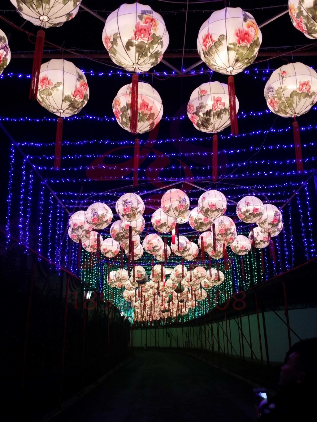 中秋節(jié)花燈生產(chǎn)廠家彩燈裝飾到客戶現(xiàn)場制作免費提供設(shè)計策劃 廠家生產(chǎn)彩燈 廠家生產(chǎn)彩燈裝飾