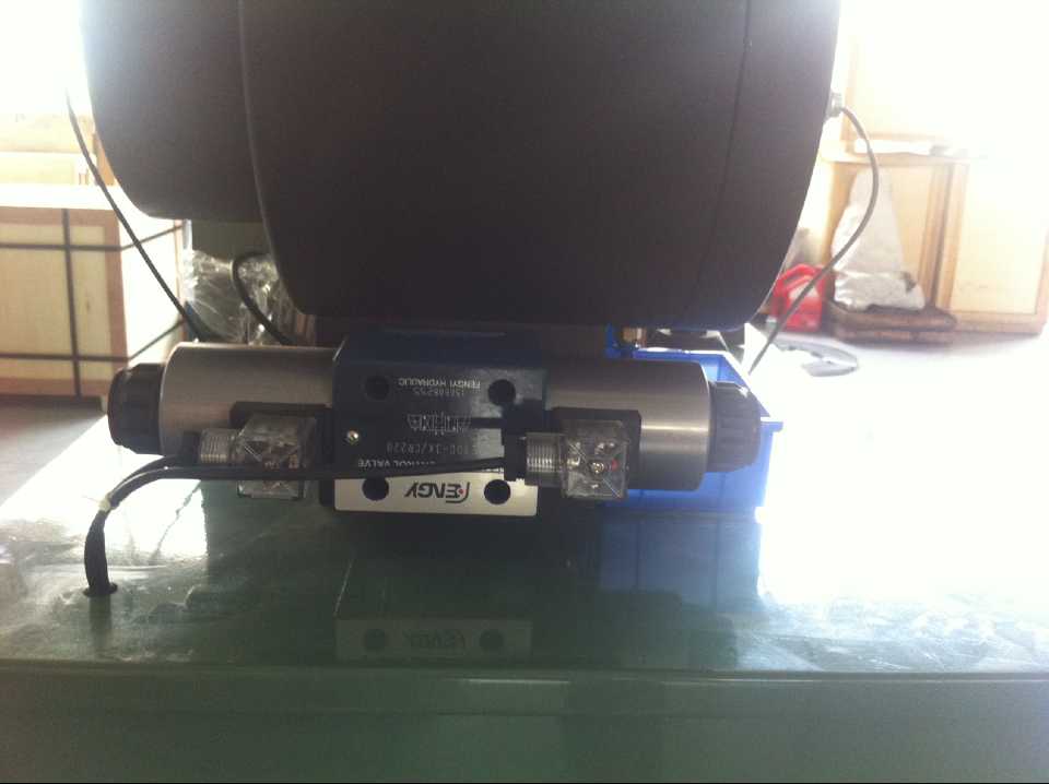 對外出口的油管扣壓機 扣壓機