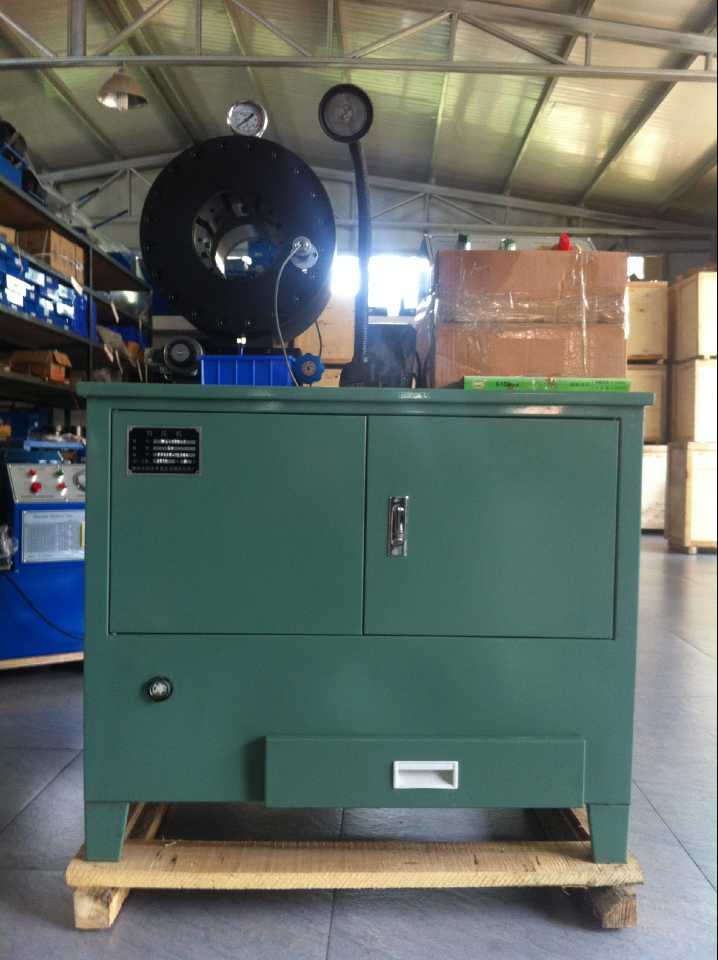 對外出口的油管扣壓機 扣壓機