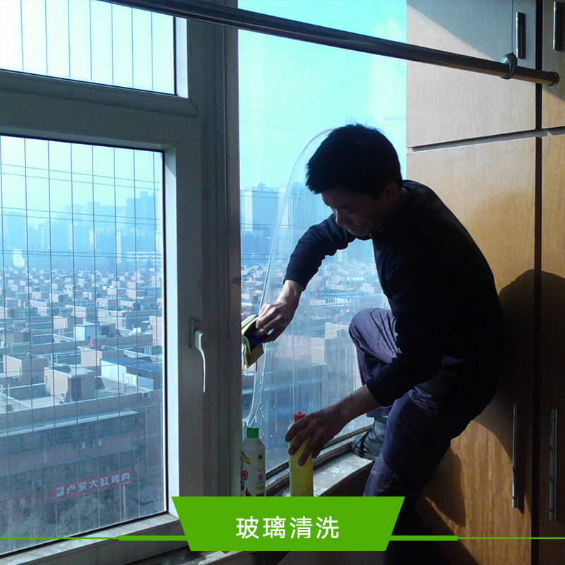 玻璃清洗單位 玻璃保潔 昆明玻璃清洗 昆明外墻清洗 玻璃清洗單位 昆明玻璃清洗單位 官渡玻璃清洗單位