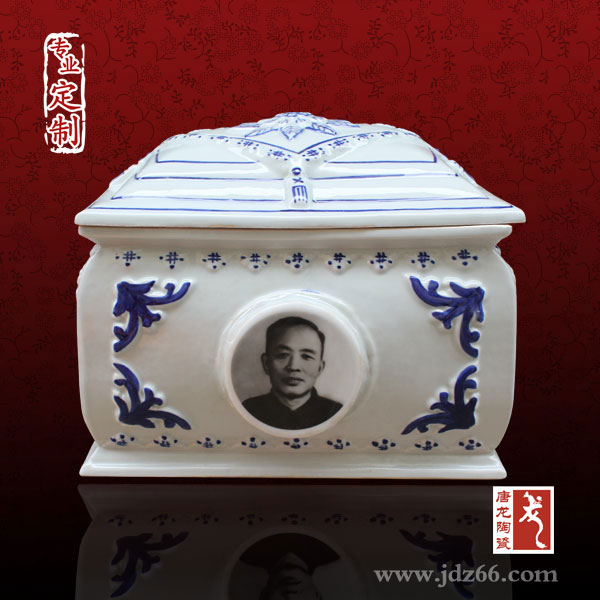 景德鎮(zhèn)陶瓷骨灰盒廠家 殯葬用品 骨灰盒骨灰盒定做 陶瓷骨灰盒 骨灰盒圖片