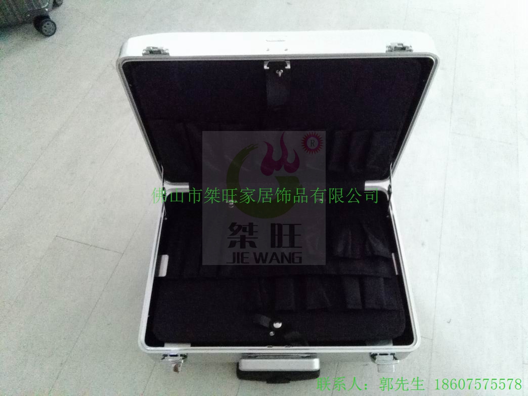 鋁鎂合金拉桿展示箱、拉桿工具箱、鋁鎂合金拉桿箱、商務(wù)鋁鎂合金箱