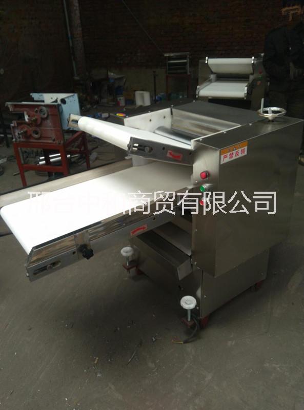 350型全自動(dòng)350型全自動(dòng)揉面機(jī)【自動(dòng)揉面機(jī)】廠家直銷【揉面機(jī)】邢臺(tái)中和商貿(mào)有限公司揉面機(jī)【自動(dòng)揉面機(jī)