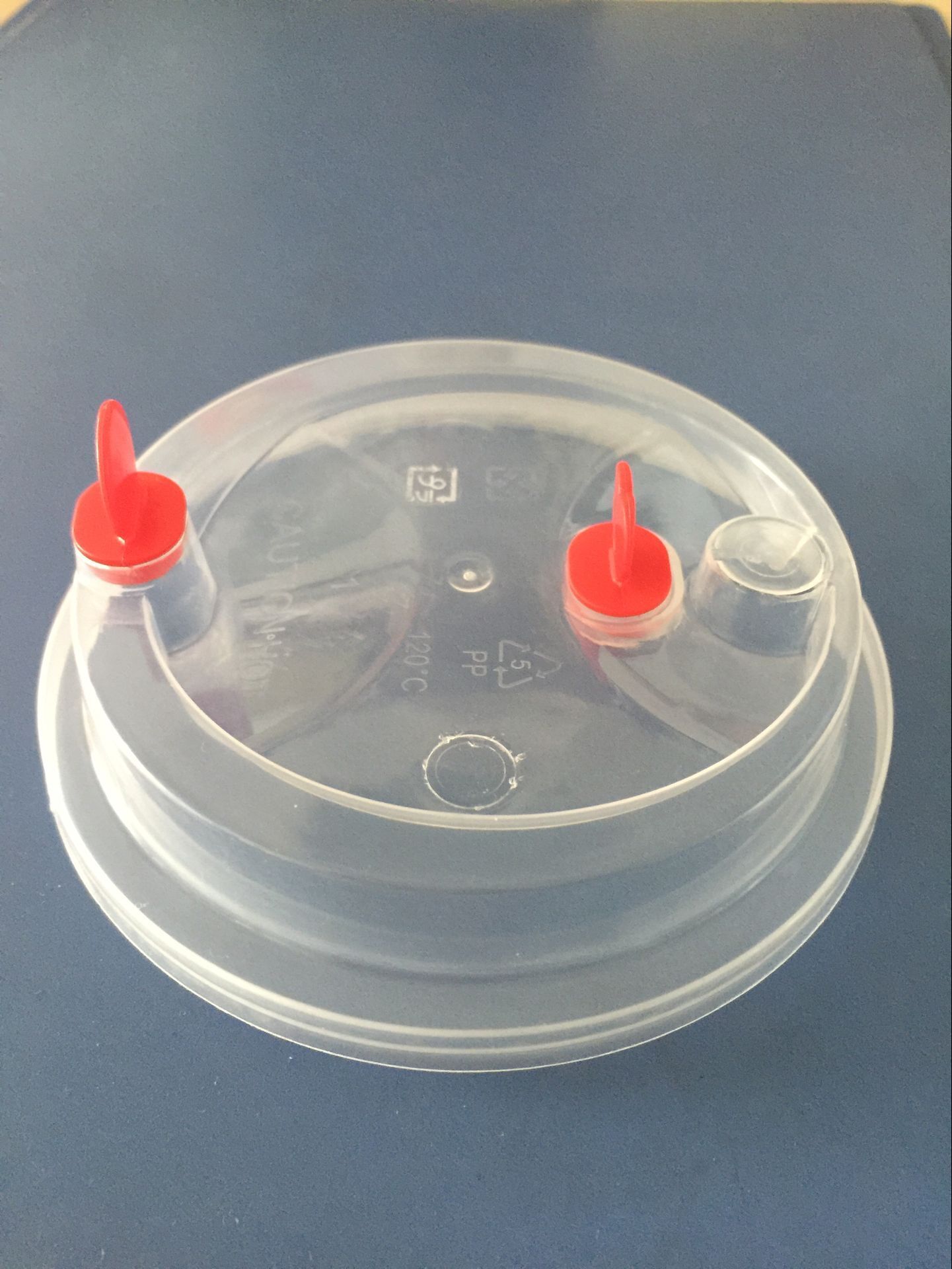 注塑杯蓋帶紅心塞子、奶蓋
