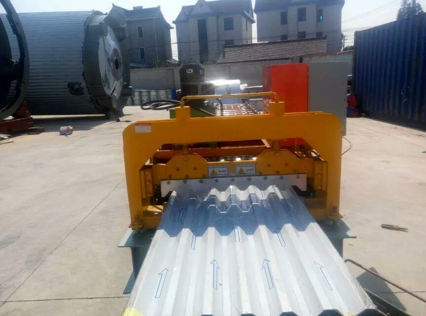 現(xiàn)貨供應(yīng)750型彩鋼壓瓦機(jī)，鑫寶盛質(zhì)優(yōu)價(jià)廉