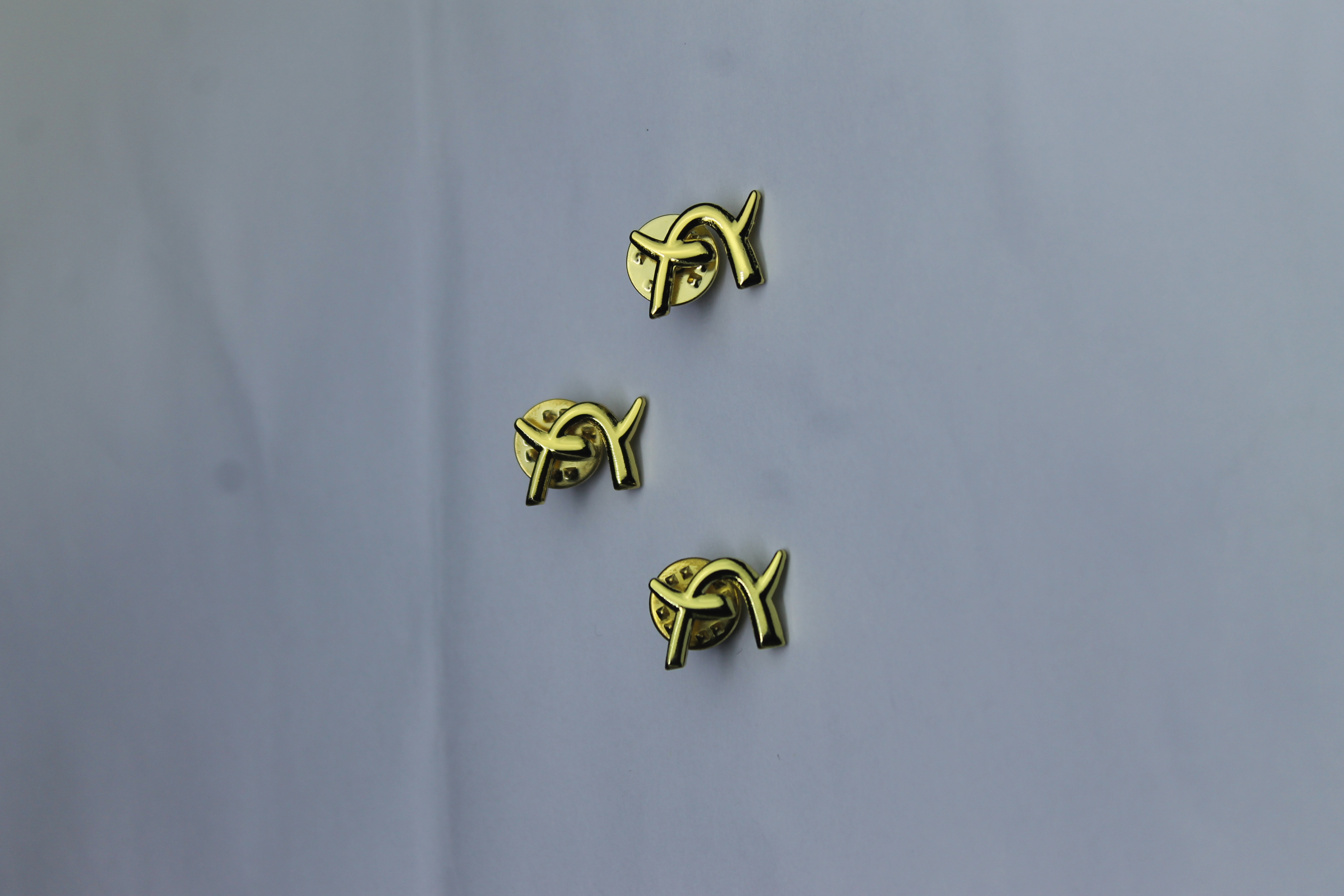 廠家定做合金電鍍仿金徽章胸針 廣州工藝品生產(chǎn)廠家