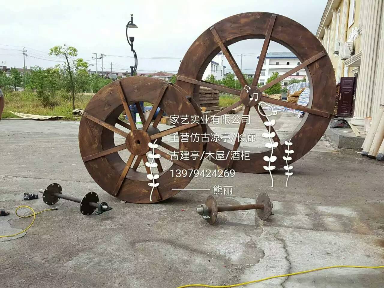 供應(yīng)景觀木質(zhì)小水車，定做防腐木水車價格，景觀水車價格