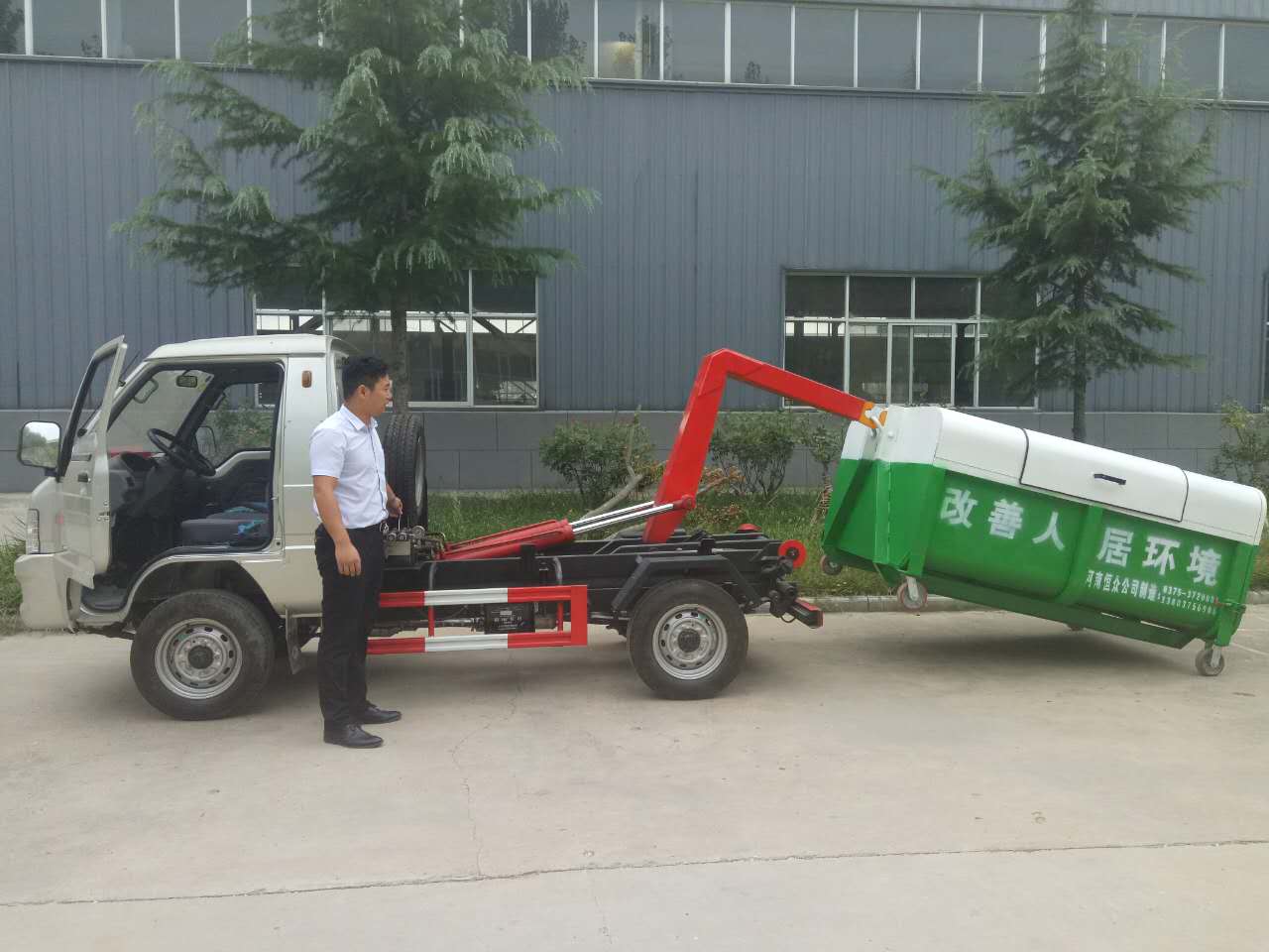 環(huán)保車鉤臂式垃圾車哪家好？鉤臂式垃圾車批發(fā)價(jià)鉤臂式垃圾車廠家供應(yīng)鉤臂式垃圾車廠家直銷鉤臂式垃圾車廠現(xiàn)貨供應(yīng)