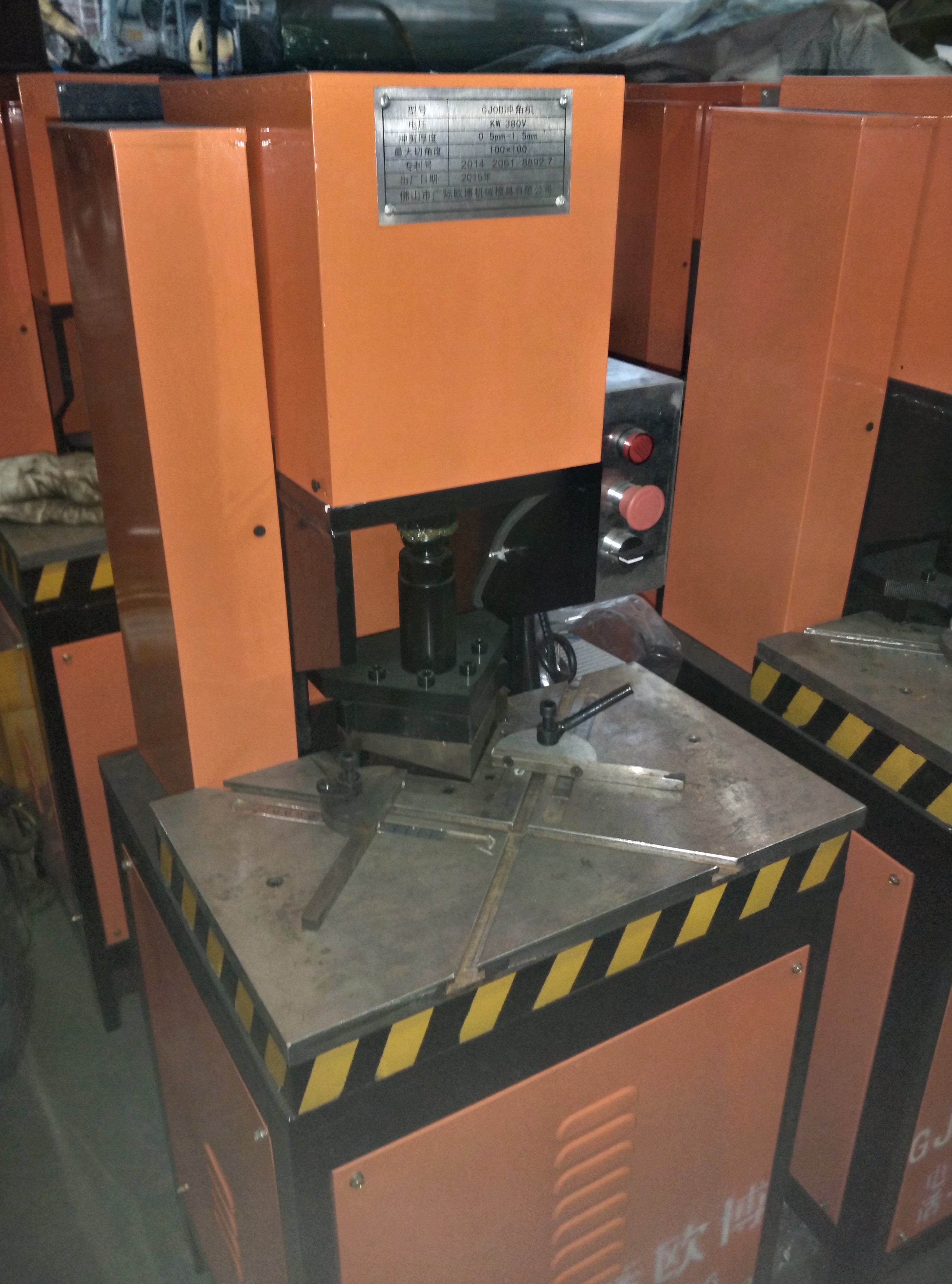 廠家批發(fā)電動(dòng)鈑金沖角機(jī)腳踏剪角機(jī) 電動(dòng)多功能精密沖角機(jī) 腳踏剪角機(jī)