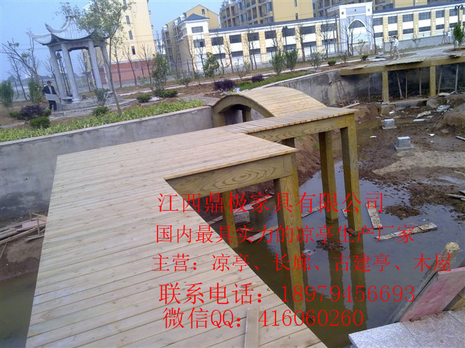 供應(yīng)實(shí)木浮橋松木木橋廊橋價(jià)格多少