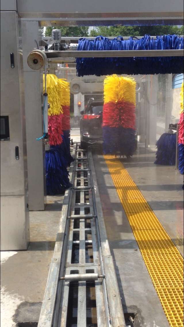 安露智能洗車機*者，引進國外*洗車機制造技術(shù)。