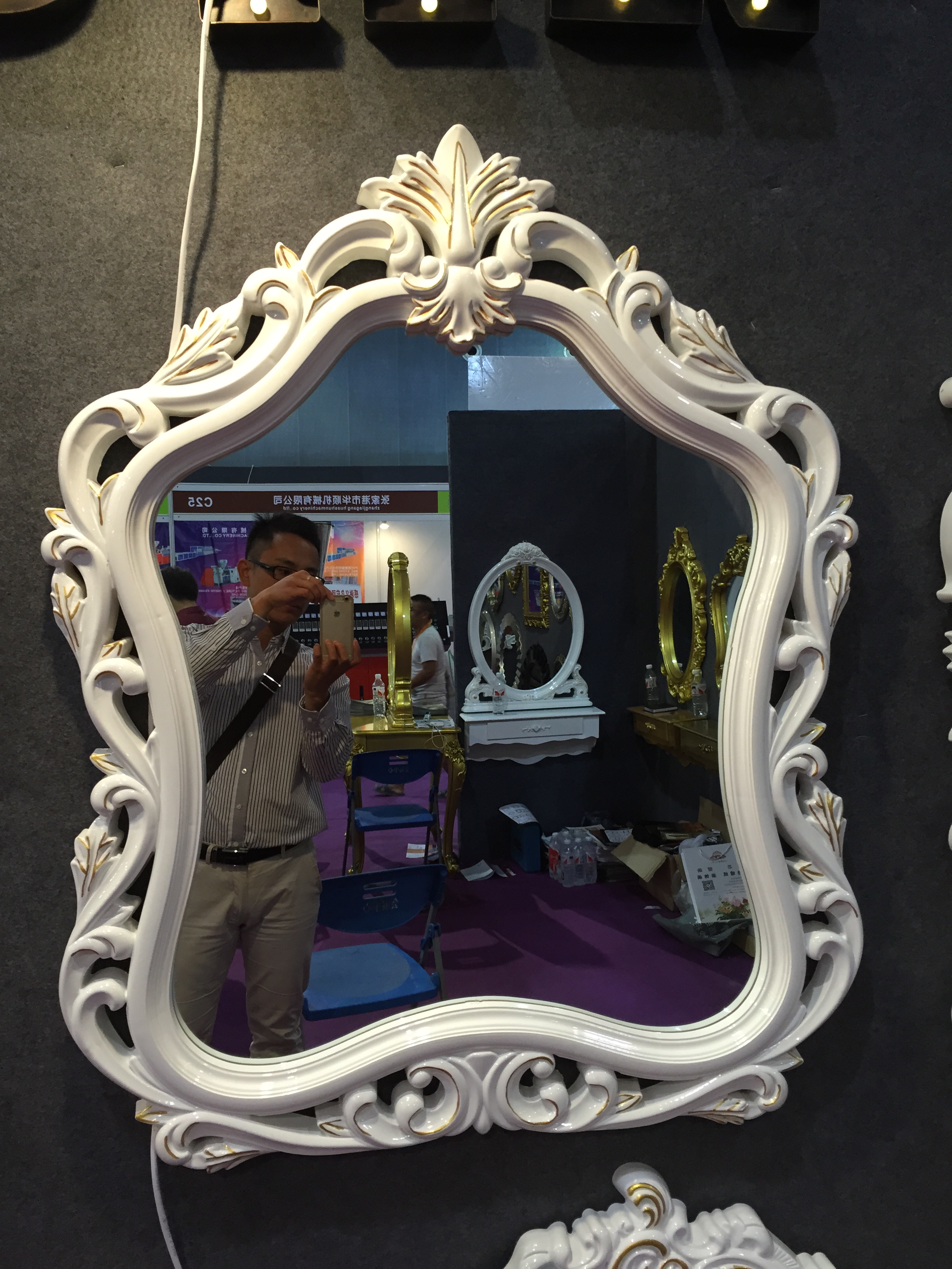 供應(yīng)凱通鏡框 黃巖凱通塑料鏡框 歐式發(fā)廊鏡子