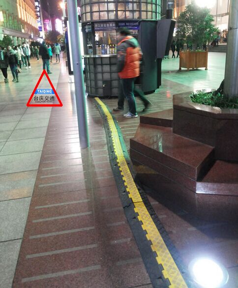 地面橡膠護(hù)線板價(jià)格