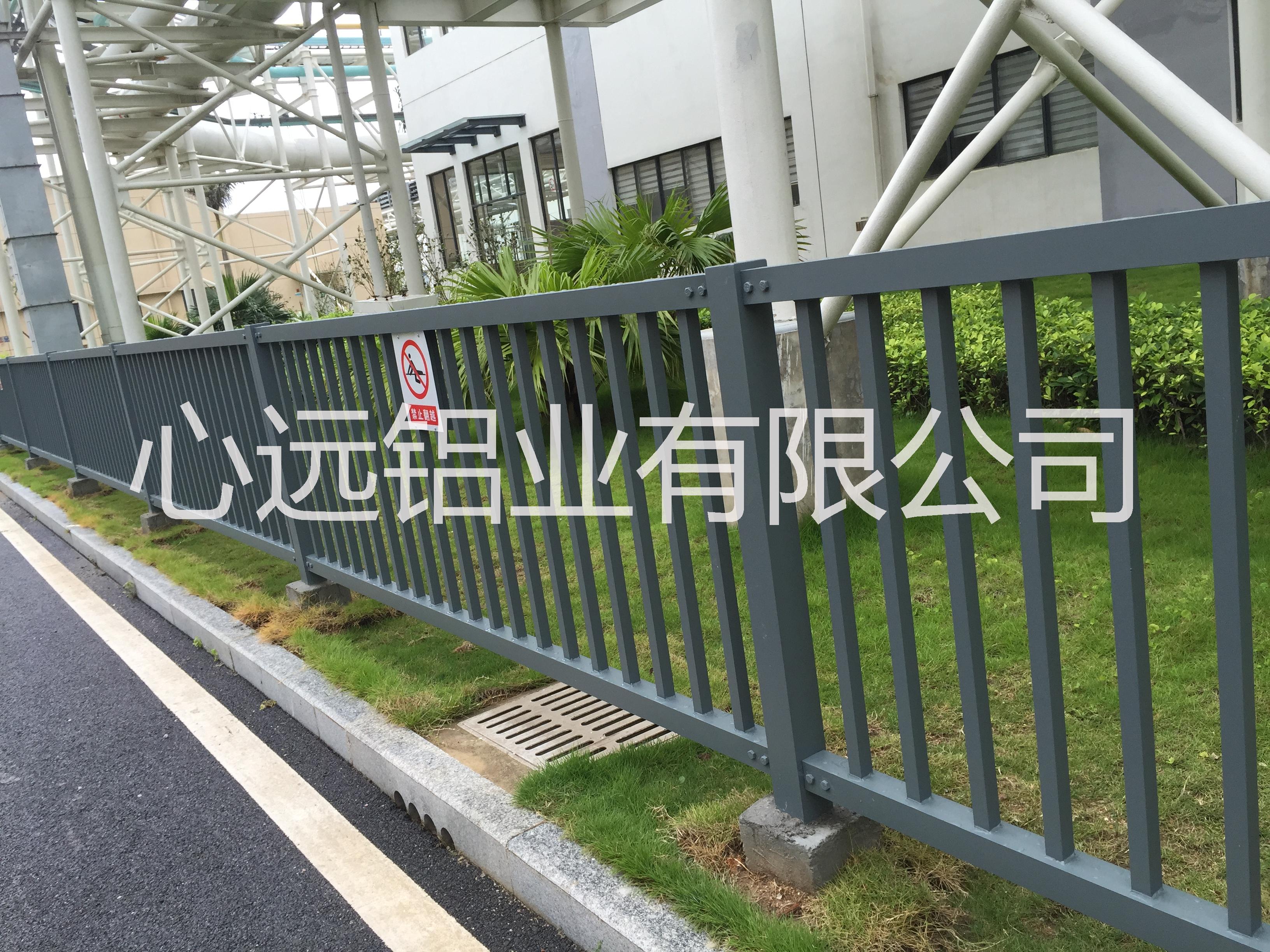 鋁合金圍欄，鋁合金護(hù)欄，鋁合金護(hù)欄廠家，佛山鋁合金護(hù)欄廠家，鋁合金護(hù)欄批發(fā)