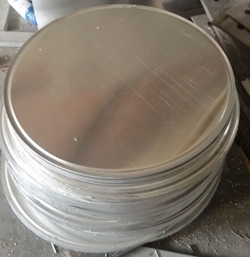 西安專業(yè)標(biāo)牌制作廠標(biāo)志牌 標(biāo)志桿 三角牌 圓牌 3M反光膜  西安專業(yè)標(biāo)牌制作廠