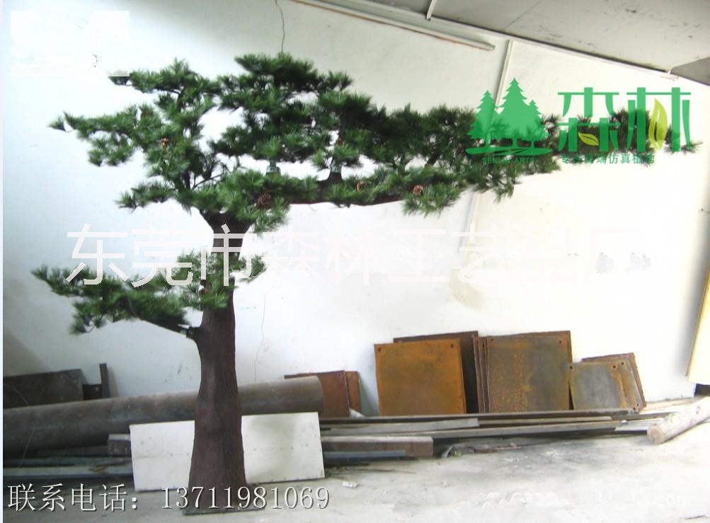 福建仿真松樹(shù)廠(chǎng)家直銷(xiāo) 玻璃鋼異形羅漢松 雪松圣誕樹(shù)可定制造型尺寸