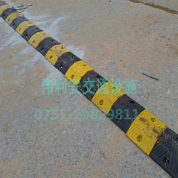 供應(yīng)廠家直銷鑄鋼減速帶  優(yōu)質(zhì)道路緩沖帶 鋼板減速坡 交通安全設(shè)施 *鑄鋼減速帶