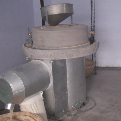 廠家直銷 電動(dòng)石磨面粉機(jī)80型 半自動(dòng) 節(jié)能環(huán)保型