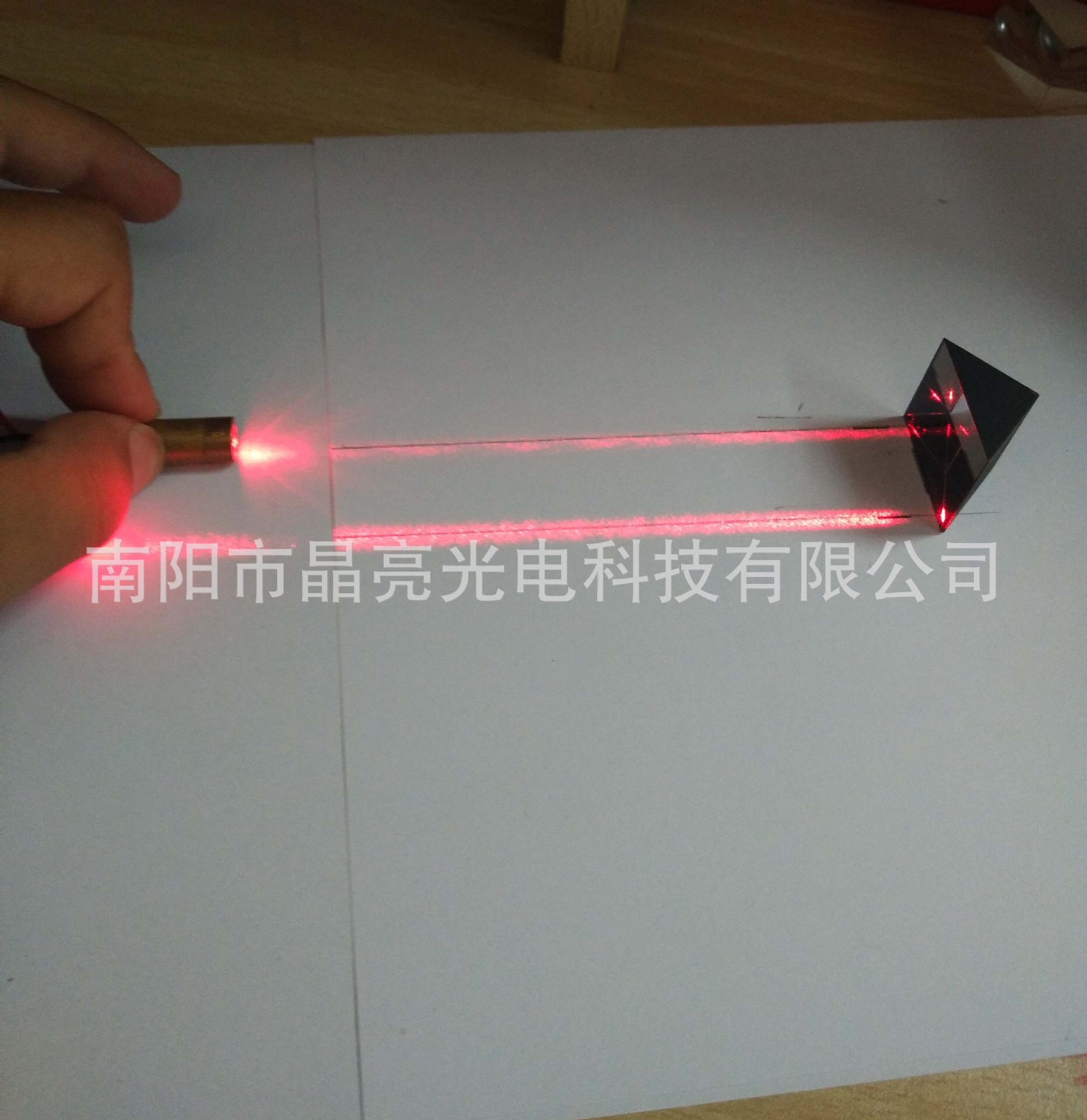 南陽光電廠家供應(yīng)全內(nèi)反射三棱鏡