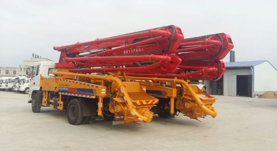 國內(nèi)*35米小型混凝土泵車