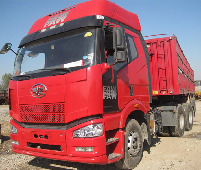 13年解放J6P雙驅(qū)半掛車