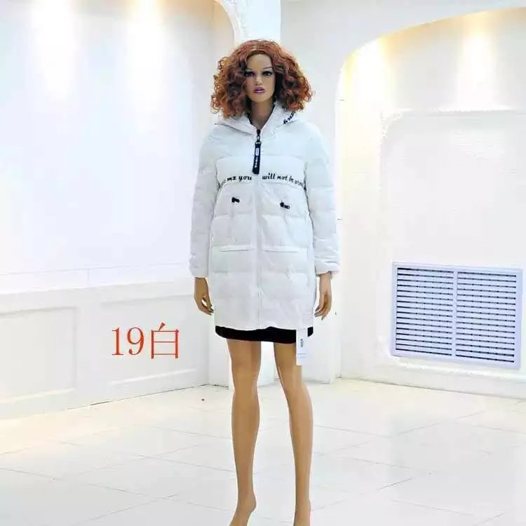 廣州新到迪絲愛(ài)爾羽絨服批發(fā)大毛領(lǐng)女裝庫(kù)存批發(fā)