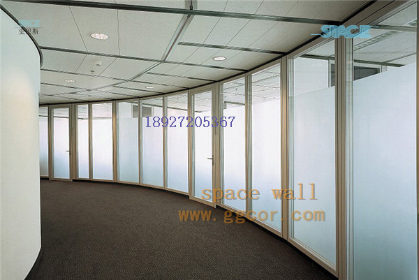 專(zhuān)業(yè)供應(yīng)木紋鋁合金玻璃隔斷鋁型材13種顏色大量庫(kù)存