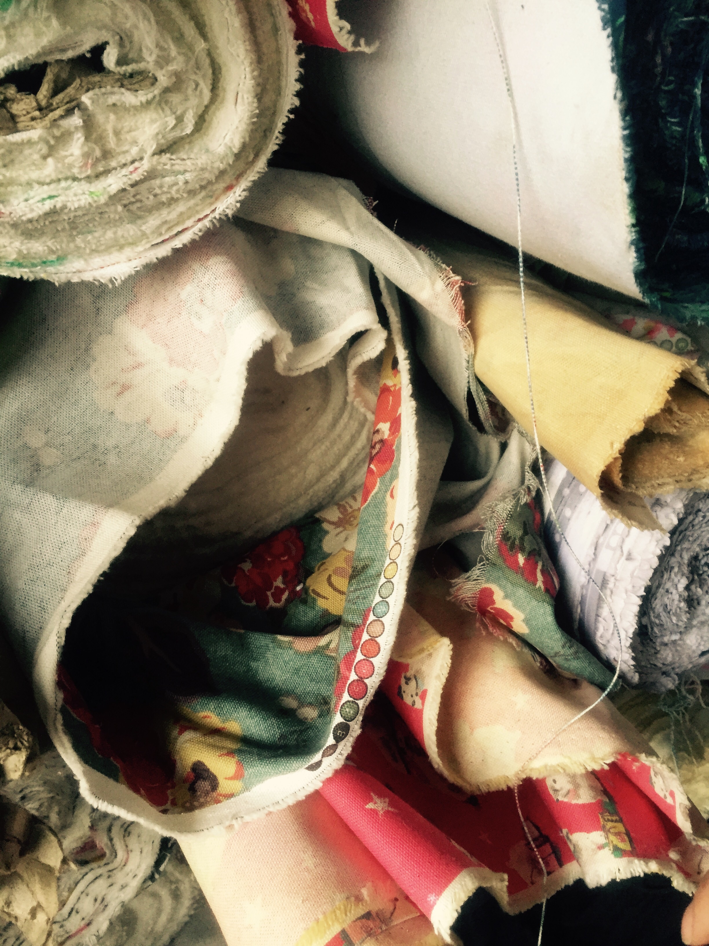 專業(yè)收購紡織庫存布料收購紡織庫存布料庫存面料回收庫存真絲面料回收