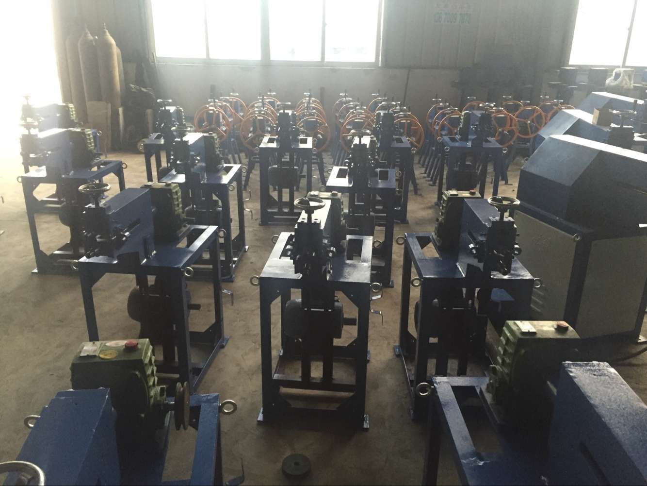 鴻業(yè)制造滾型機(jī)