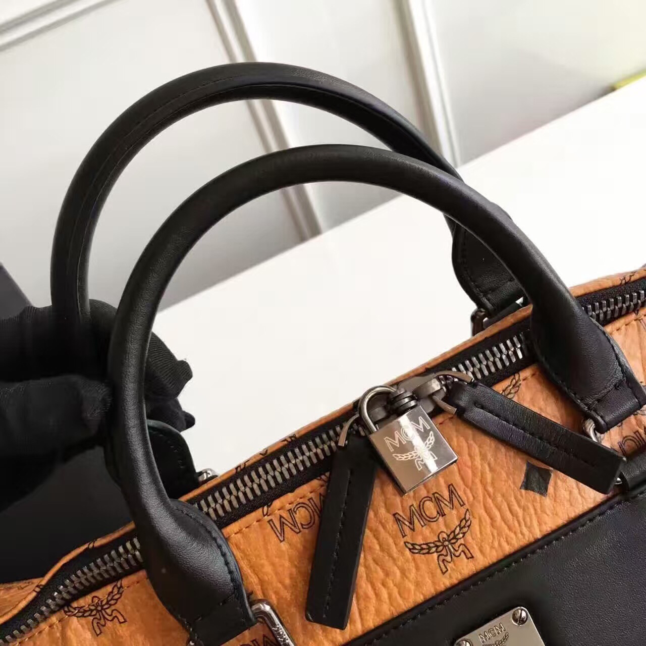 仿原版MCM時(shí)尚旅行包旅行袋 微信：bao11088