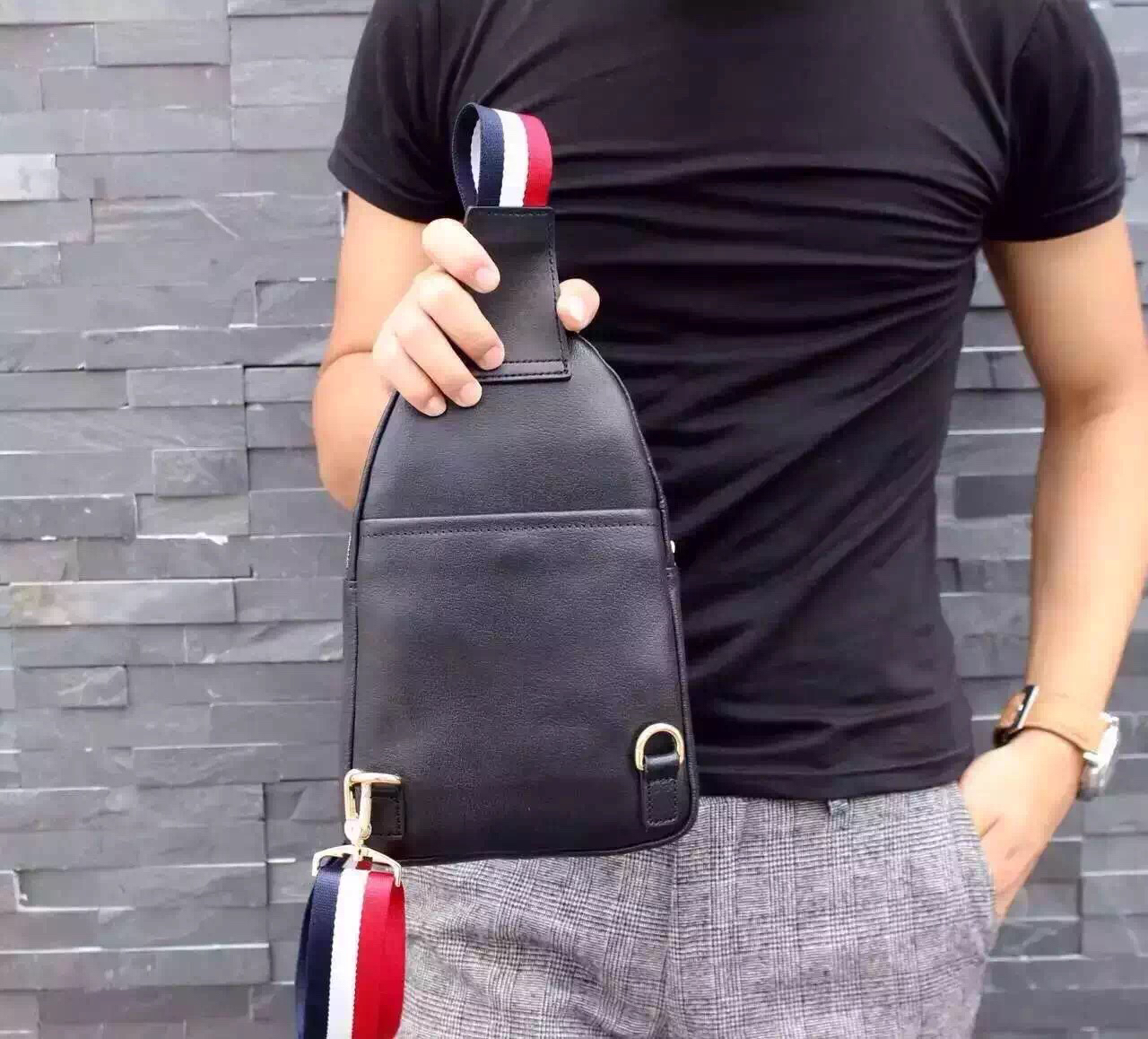 仿原版巴利男士單肩包胸包 微信：bao11088