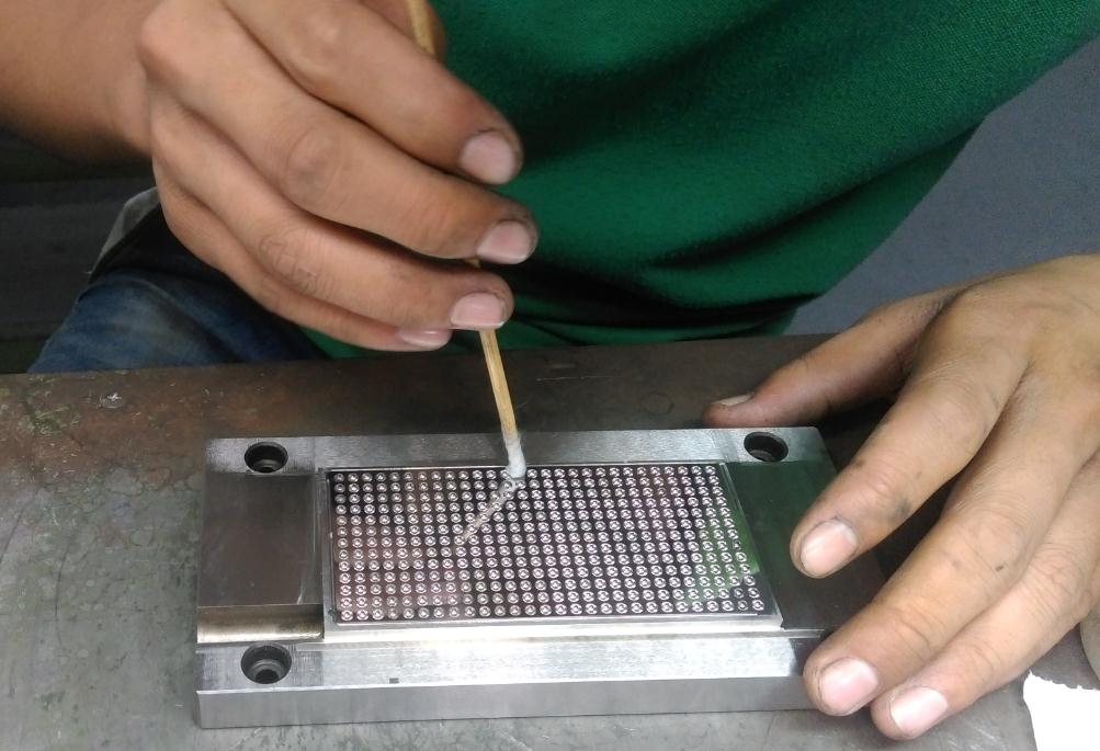 毅模具省模拋光 鏡面拋光 光學研磨 毅模具省模拋光 塑膠模具拋光 深圳市毅順模具拋光 光學鏡面研磨