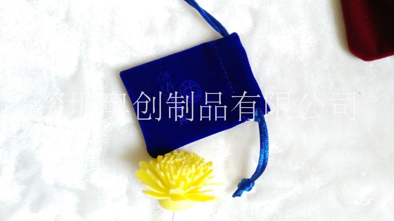 深圳廠家直銷(xiāo)哪家的禮品袋質(zhì)量好便宜 廠家直銷(xiāo)酒袋 束口袋來(lái)圖定制