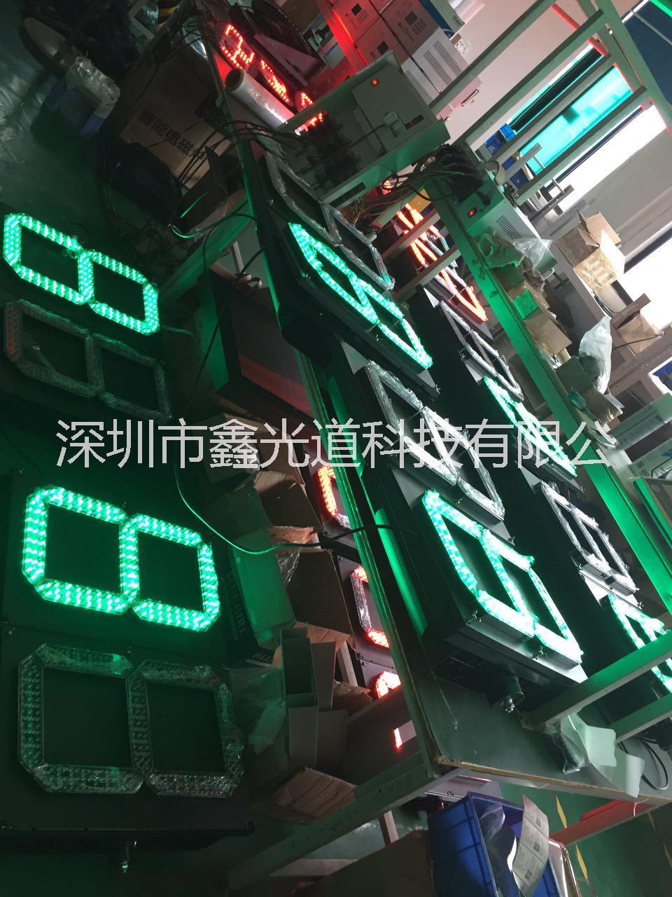 廠家直銷LED倒計(jì)時(shí)器交通信號(hào)燈，同樣的質(zhì)量比價(jià)格，同樣的價(jià)格比質(zhì)量。同樣的價(jià)格質(zhì)量，咱們比服務(wù)。鑫光道，隨時(shí)歡迎您親