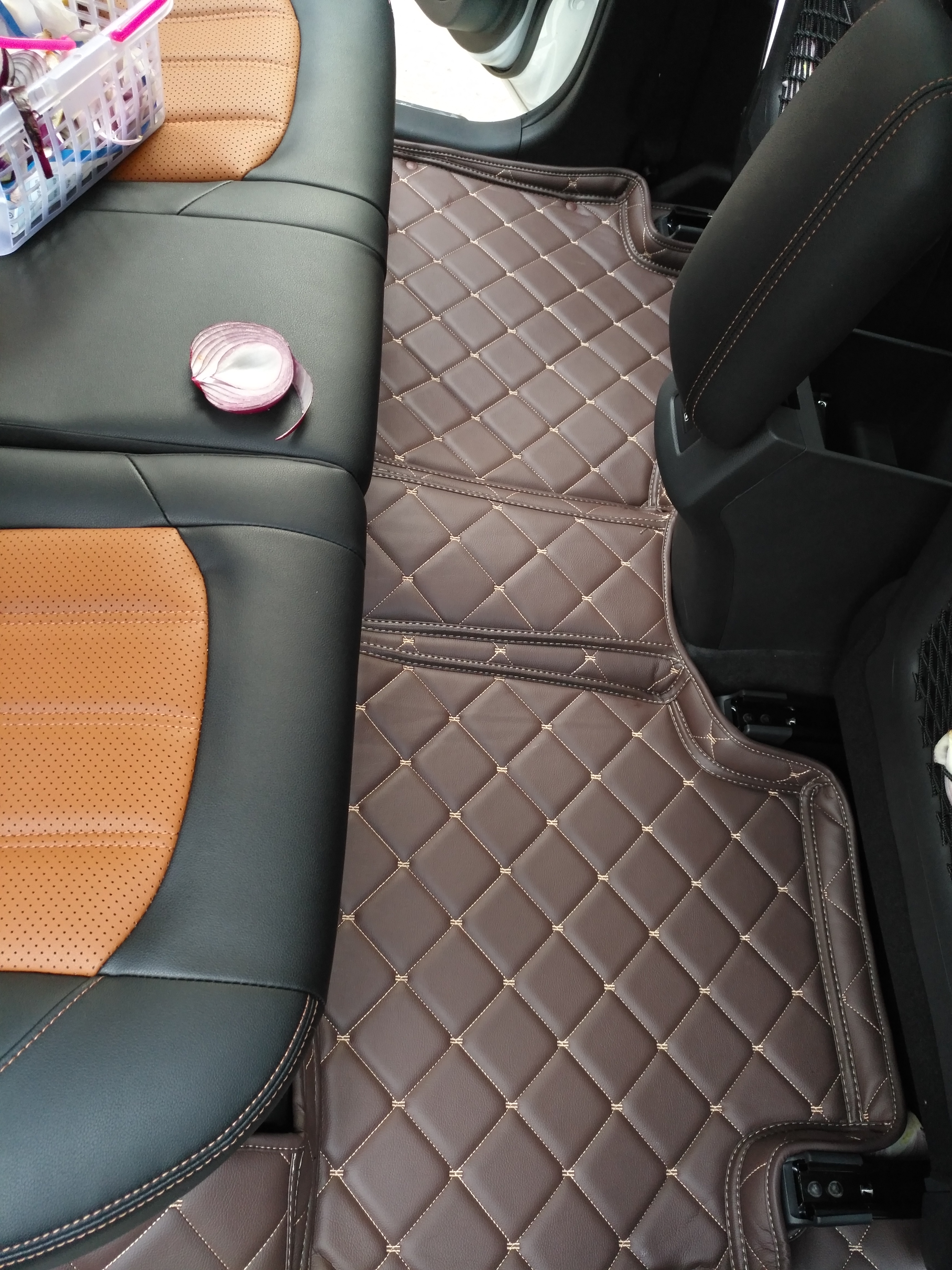 重慶批發(fā)個性定制汽車全包圍環(huán)保腳墊 重慶批發(fā)大方格黑色全包圍腳墊