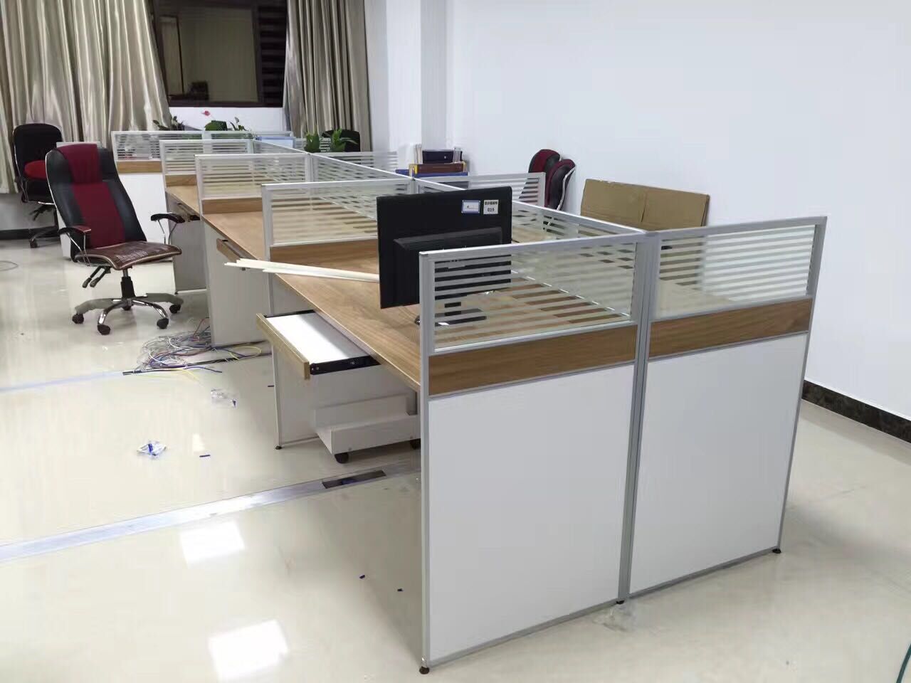 惠州辦公桌生產(chǎn)廠家 辦公桌訂做 辦公桌批發(fā)廠家 辦公桌價格 辦公桌廠家直銷 辦公家具批發(fā)