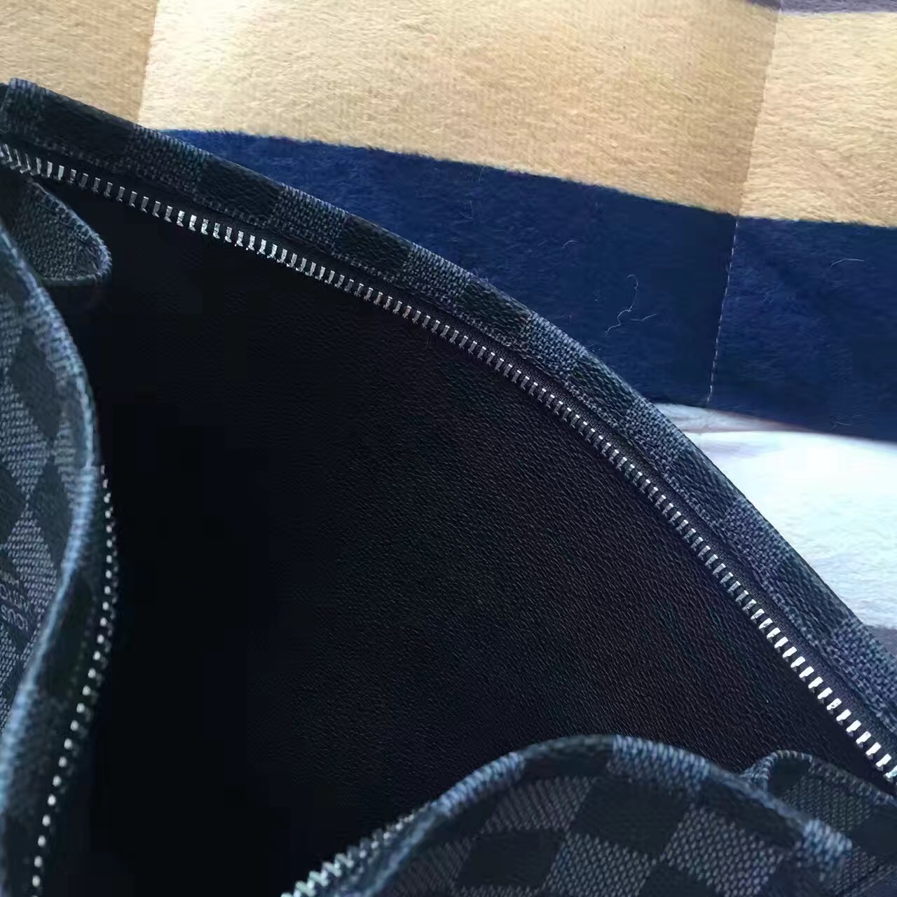 仿包包原版皮LV信封包 微信：bao11088 仿女士包包原版皮LV信封包