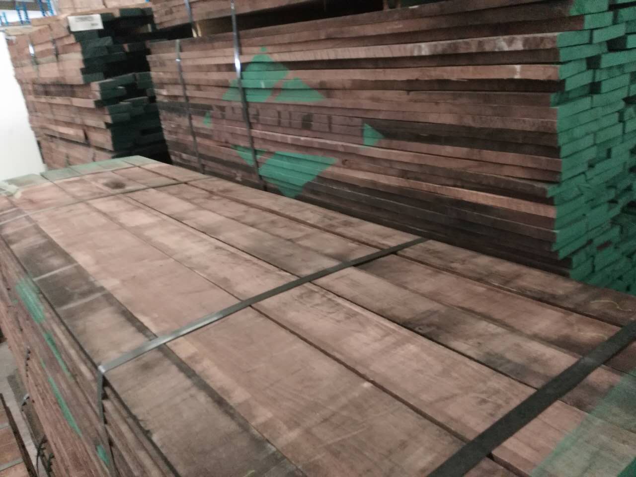 美國進口黑胡桃木批發(fā) 上海北美黑胡桃供應(yīng)商 美國進口烘干黑胡桃木 北美烘干黑胡桃木 北美黑胡桃木 美國黑胡桃木